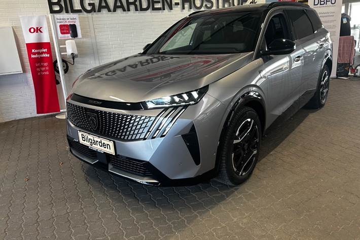 Sølv Peugeot e-5008 fra 2025