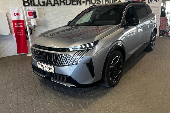 Sølv Peugeot e-5008 fra 2025 set udefra