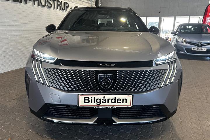 Sølv Peugeot e-5008 fra 2025