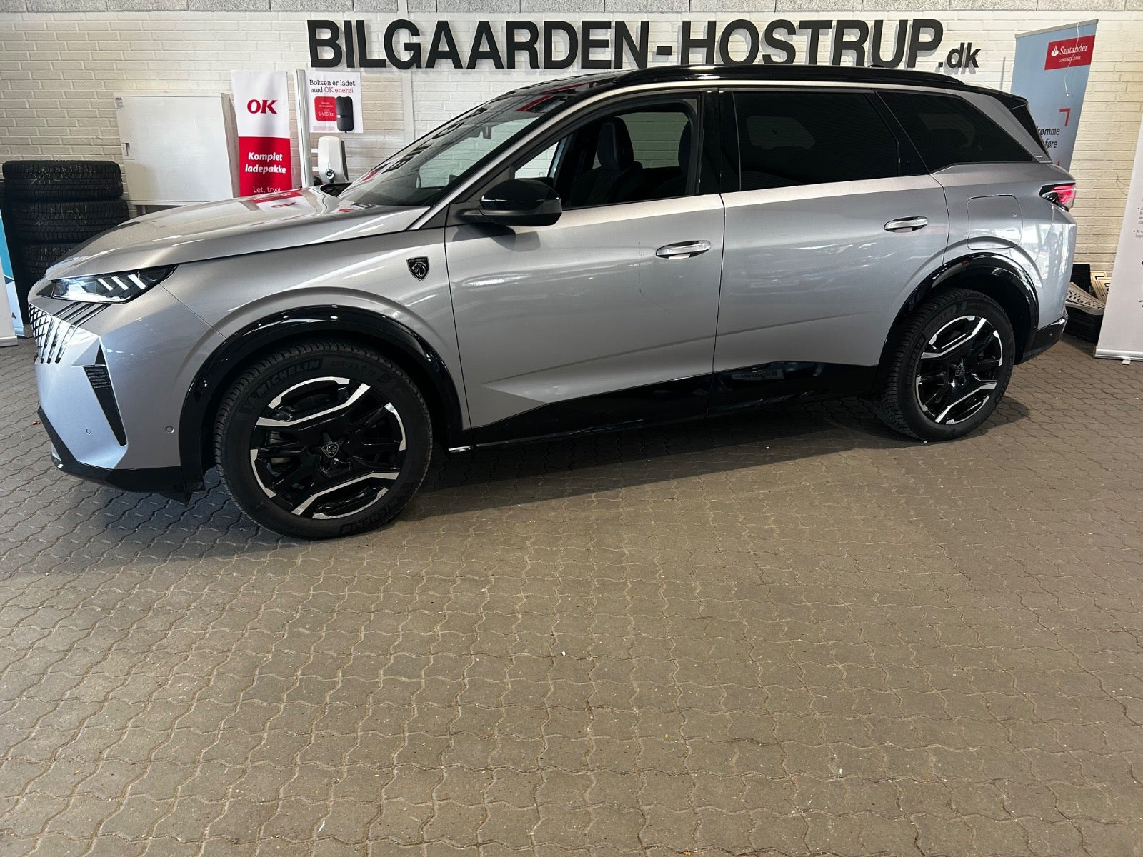 Sølv Peugeot e-5008 fra 2025