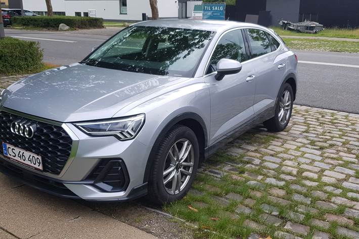 Grå Audi Q3 fra 2020