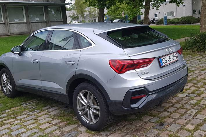 Grå Audi Q3 fra 2020