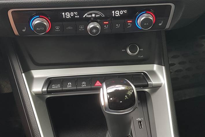 Grå Audi Q3 fra 2020
