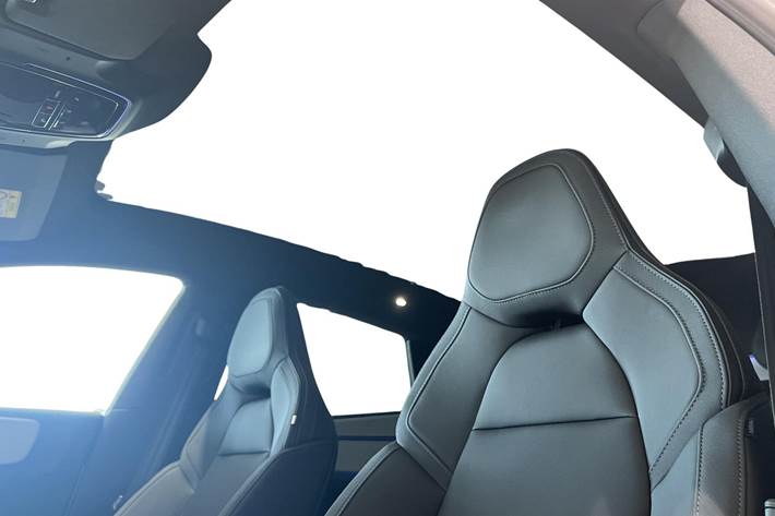 Hvid Polestar 4 fra 2025