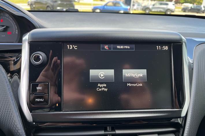 Grå Peugeot 2008 fra 2017