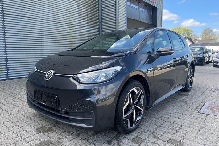 Grå VW ID.3 fra 2022 set udefra
