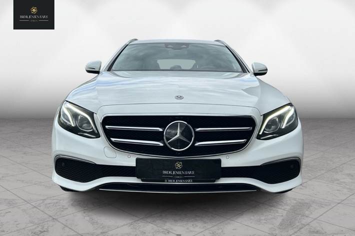 Hvid Mercedes E300 de fra 2019