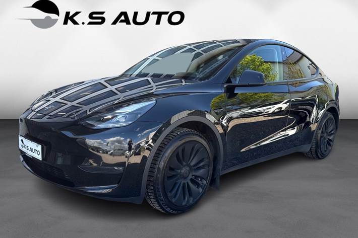 Sort Tesla Model Y fra 2023