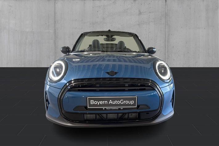 Blå Mini Cooper fra 2023