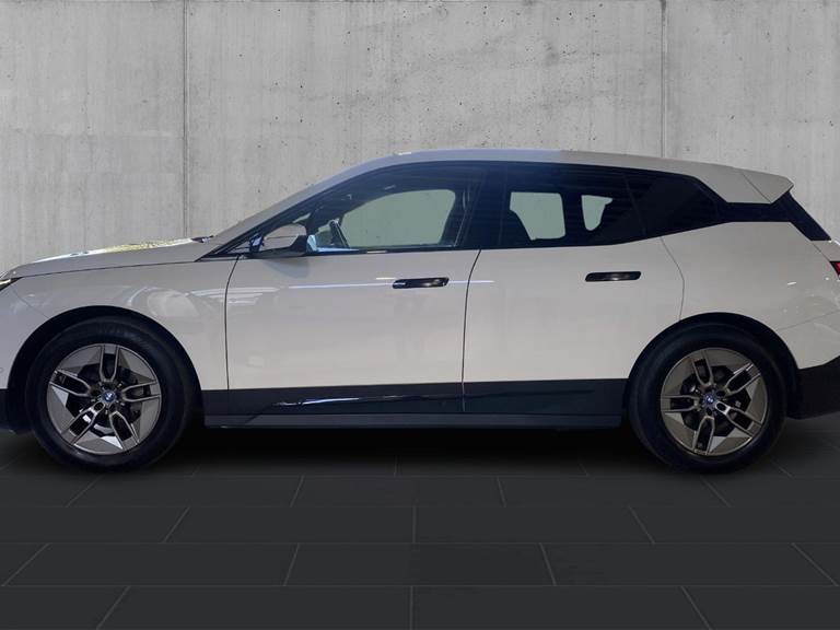 BMW iX xDrive40 Fully Charged
