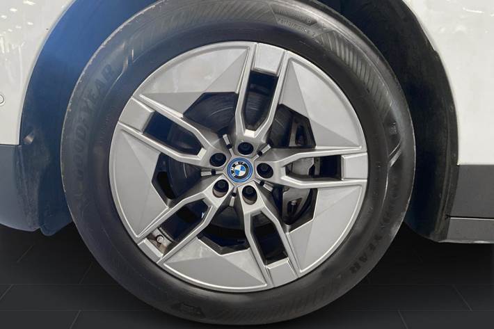 Hvid BMW iX fra 2022