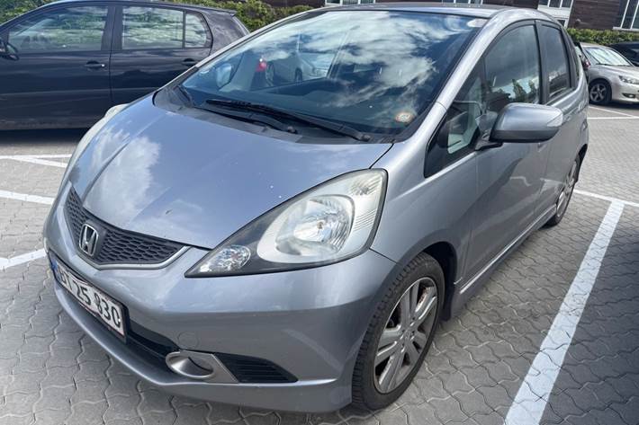 Sølv Honda Jazz fra 2009