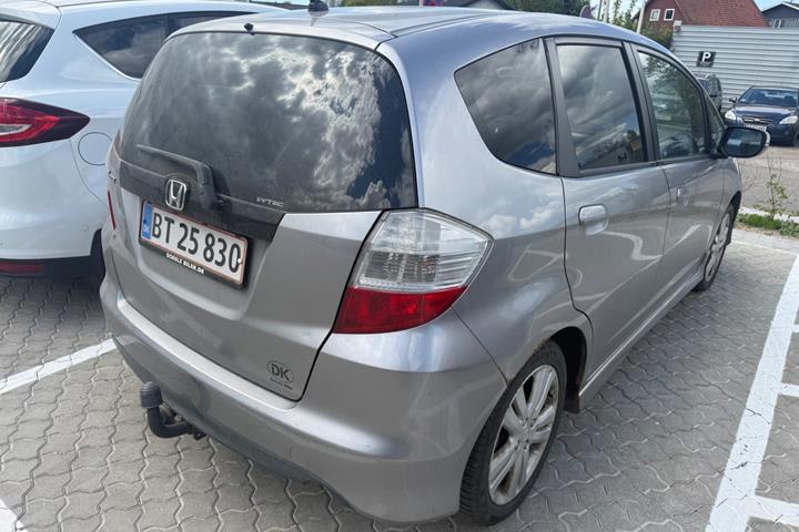 Sølv Honda Jazz fra 2009