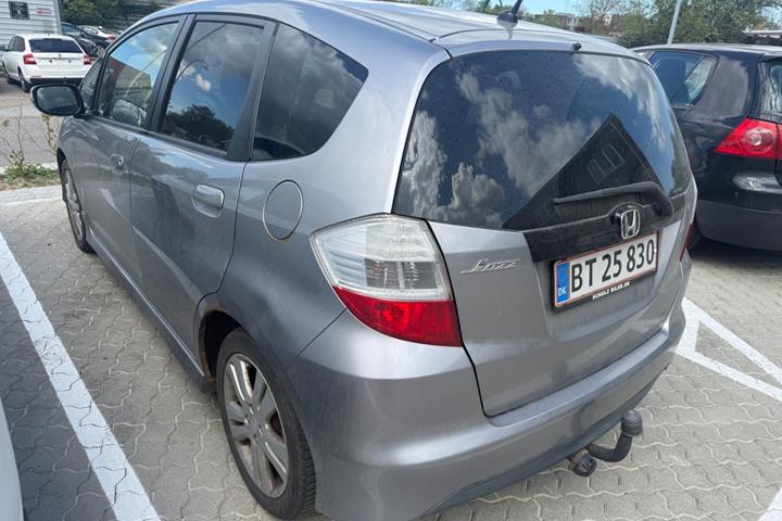 Sølv Honda Jazz fra 2009
