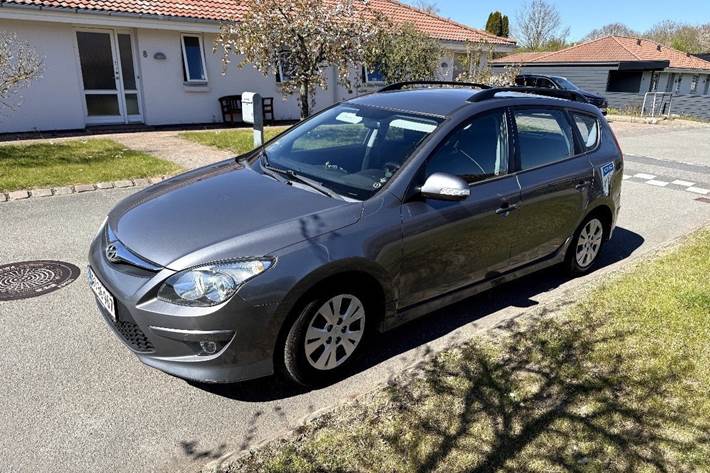 Grå Hyundai i30 fra 2012
