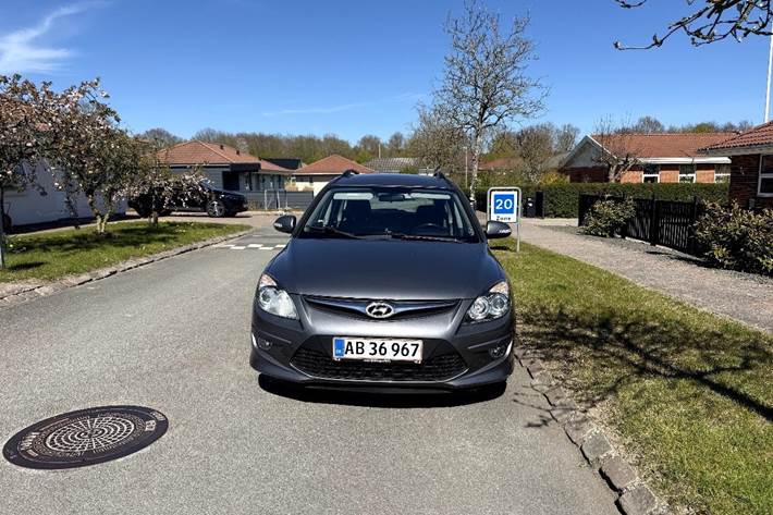 Grå Hyundai i30 fra 2012