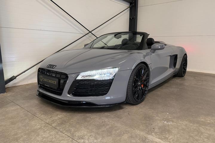 Grå Audi R8 fra 2013 set udefra