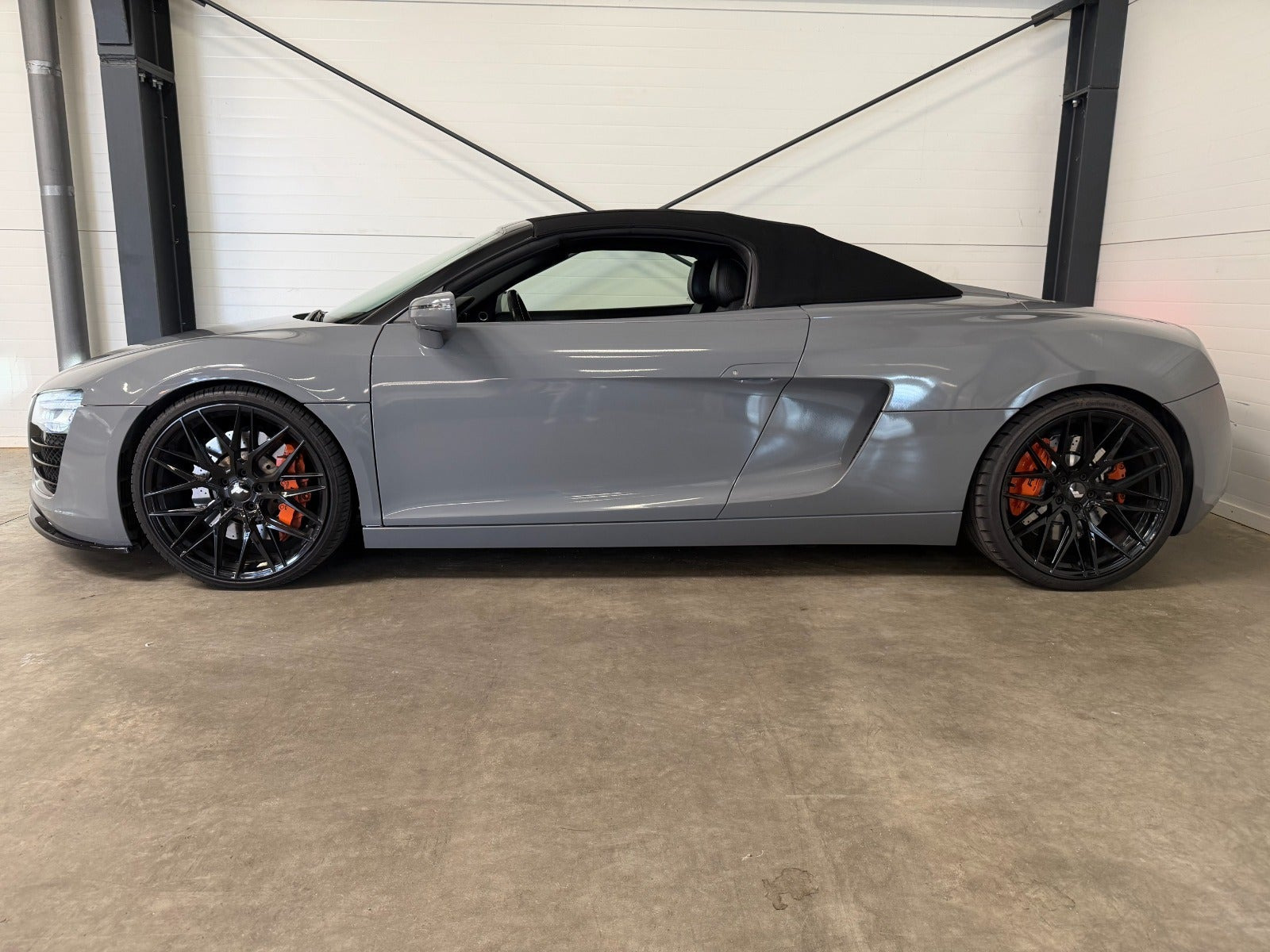 Grå Audi R8 fra 2013