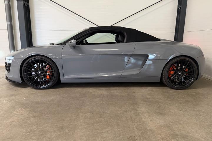Grå Audi R8 fra 2013