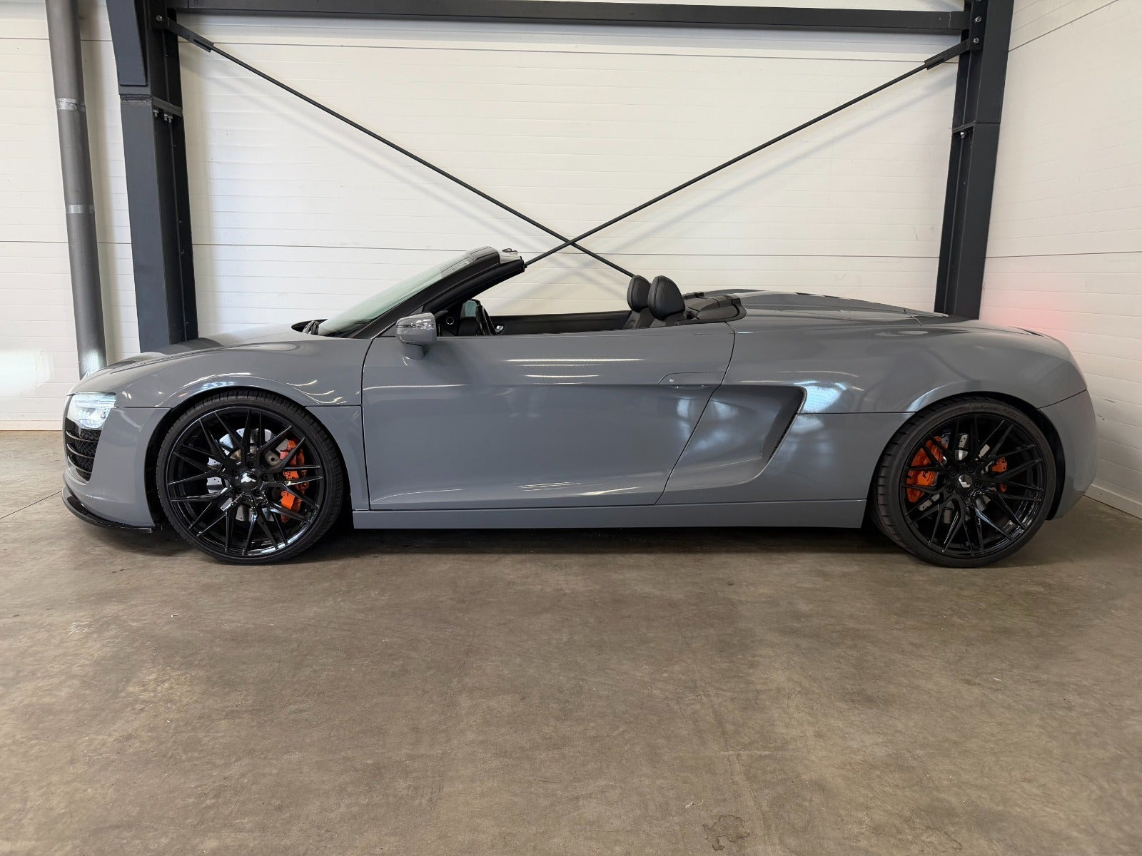 Grå Audi R8 fra 2013