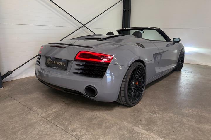 Grå Audi R8 fra 2013