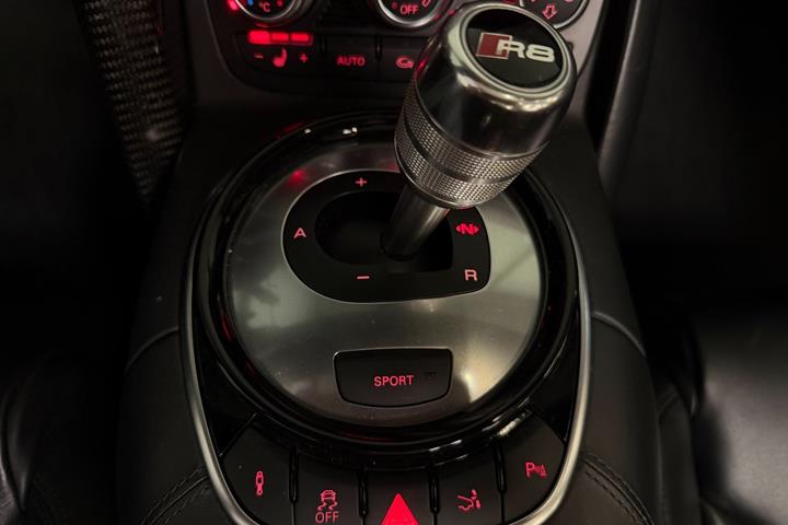 Grå Audi R8 fra 2013