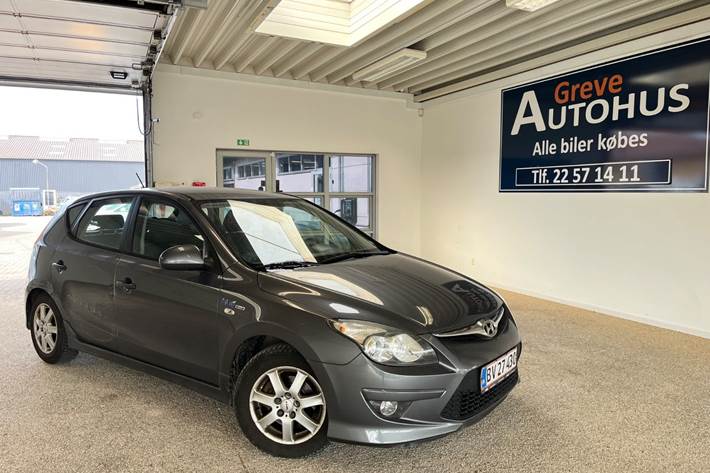 Grå Hyundai i30 fra 2010