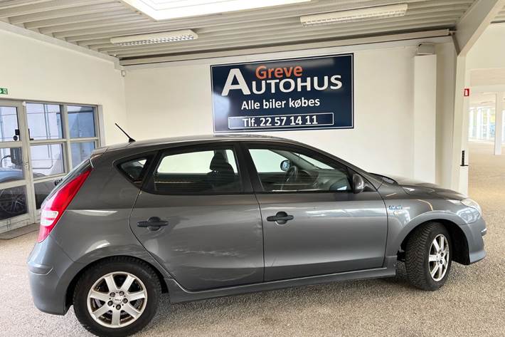 Grå Hyundai i30 fra 2010