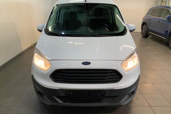 Hvid Ford Transit Courier fra 2015
