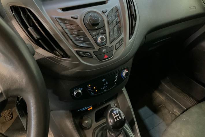 Hvid Ford Transit Courier fra 2015