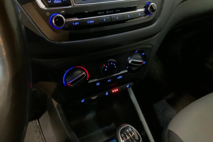 Sort Hyundai i20 fra 2016