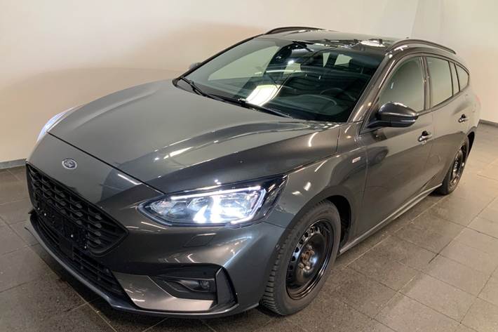 Grå Ford Focus fra 2020 set udefra