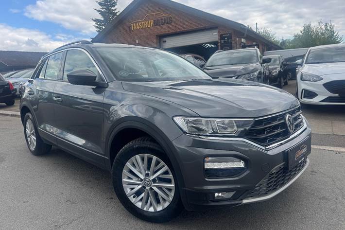 Sort VW T-Roc fra 2018 set udefra