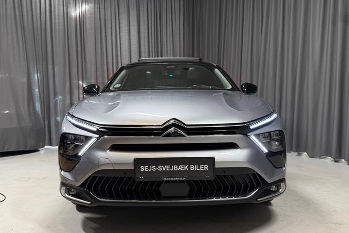 Sølv Citroën C5 X fra 2022 set udefra