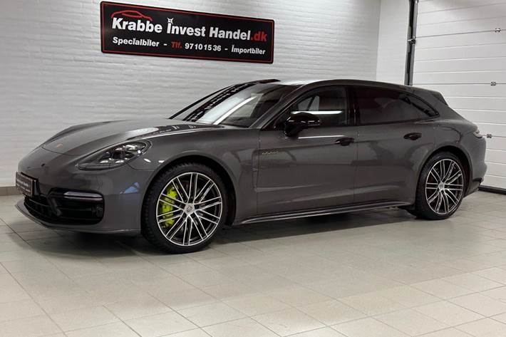 Gul Porsche Panamera 4 fra 2018