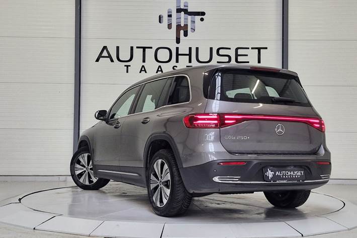 Grå Mercedes EQB250+ fra 2024