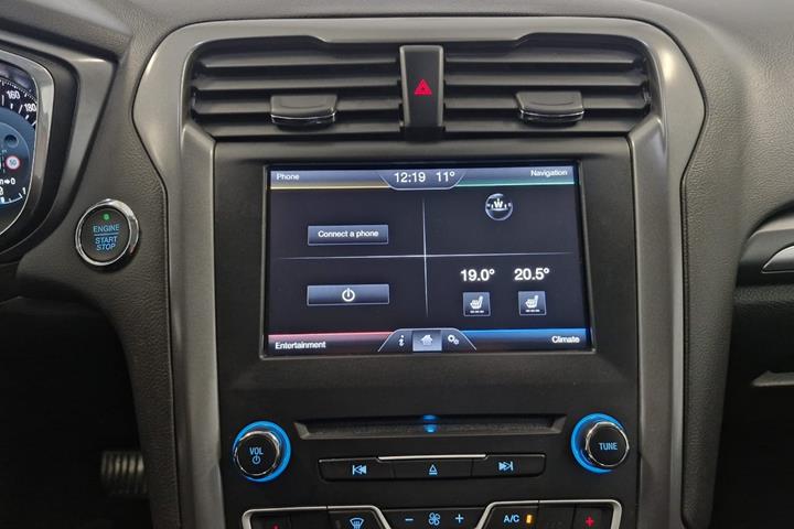 Blå Ford Mondeo fra 2016