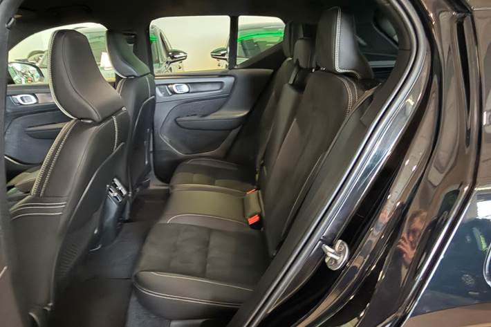 Sort Volvo XC40 fra 2023