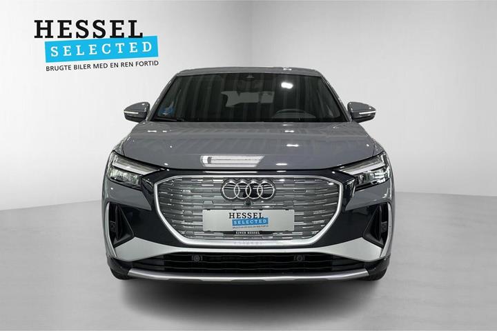 Grå Audi Q4 e-tron fra 2025
