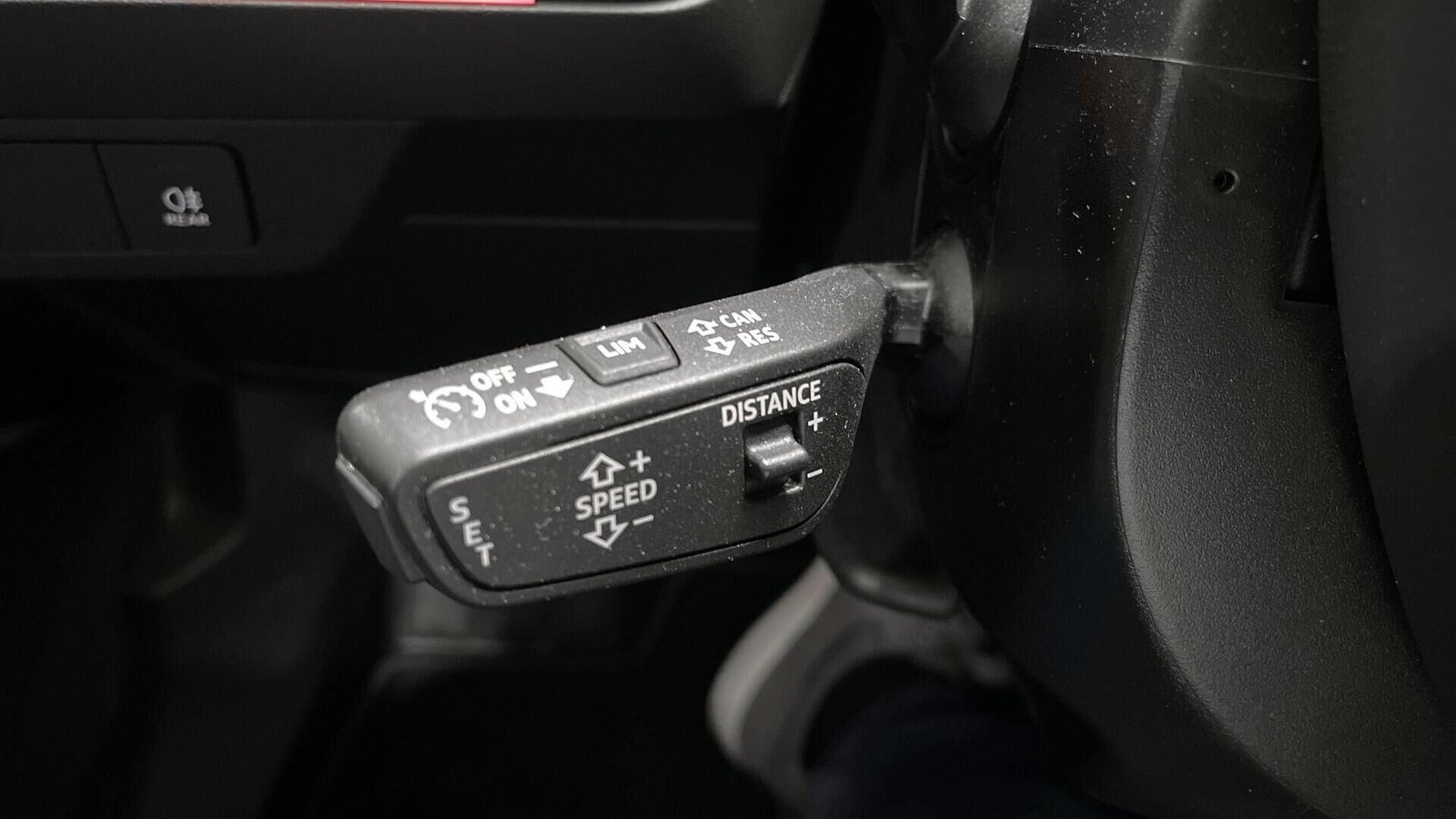 Grå Audi Q4 e-tron fra 2025