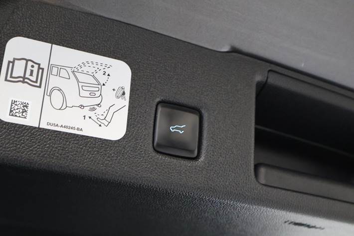 Grå Ford Kuga fra 2021