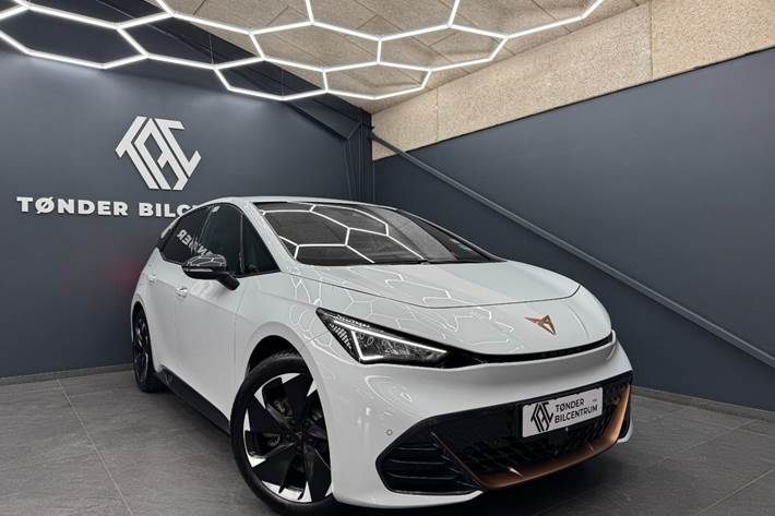 Hvid Cupra Born fra 2026 set udefra