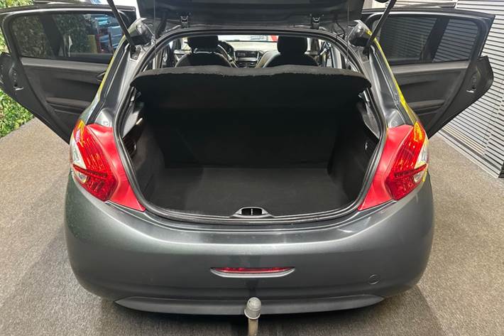 undefined Peugeot 208 fra 2012