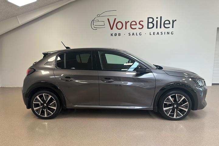 Grå Peugeot 208 fra 2021
