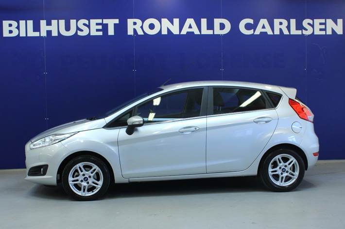 Sølv Ford Fiesta fra 2015
