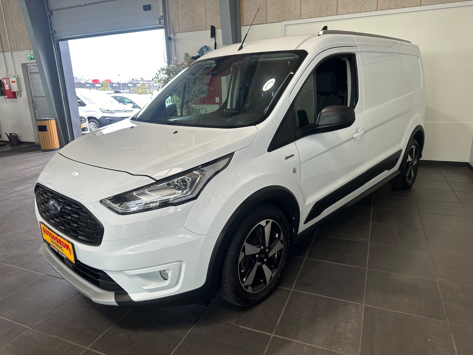 Hvid Ford Transit Connect fra 2021