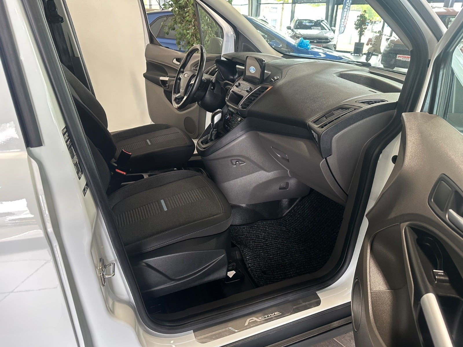 Hvid Ford Transit Connect fra 2021