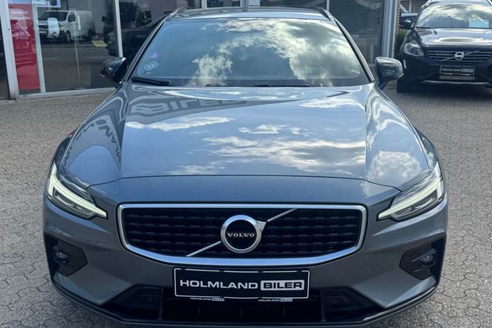 Grå Volvo V60 fra 2020
