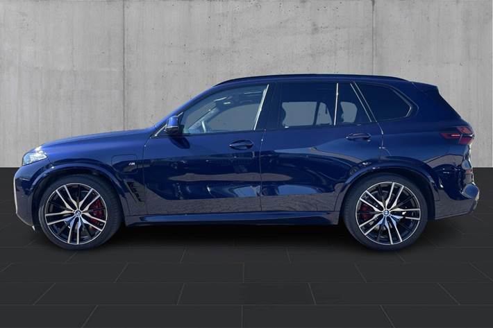 Blå BMW X5 fra 2025