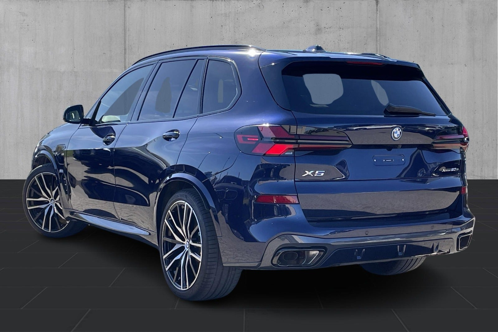 Blå BMW X5 fra 2025
